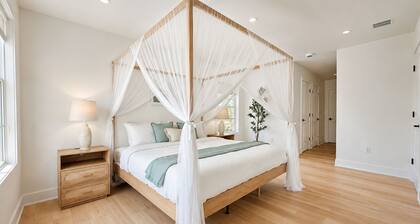 Brand New 2026 Villa, 5 min Walk to the Beach, King Canopy Suite, Sleeps 14