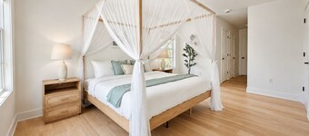 Brand New 2026 Villa, 5 min Walk to the Beach, King Canopy Suite, Sleeps 14