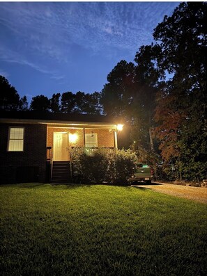 Exterior - 2 Bedroom House - Fenced in Yard - Close to Lake Norman - Charlotte (Denver)