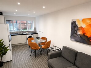 Interior - Modern 2-Bed Flat Near Donington & EMA 2 (Long Eaton)