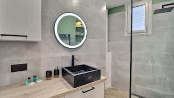 Comfort Studio, City View | Bathroom