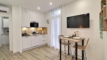 Comfort Studio, City View | Private kitchen | Espresso maker, coffee/tea maker, electric kettle