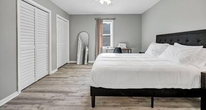 Southern Oasis-Modern Comfort, Minutes from Downtown