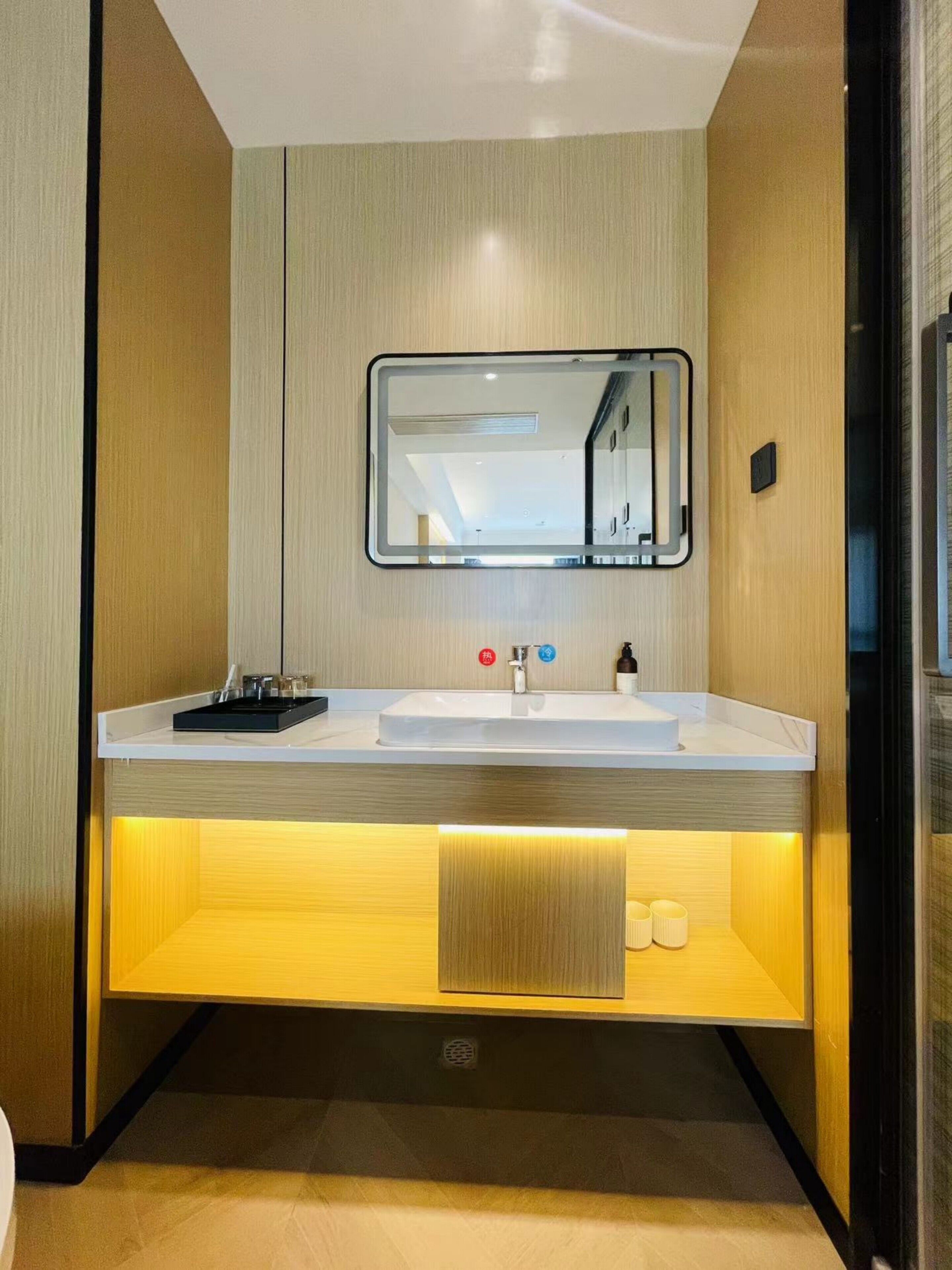 Luxury Suite, City View | Bathroom | Shower, hair dryer, towels, soap