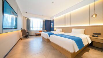 Family Studio, City View | Desk, laptop workspace, free WiFi