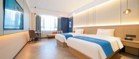 Family Studio, City View | Desk, laptop workspace, free WiFi