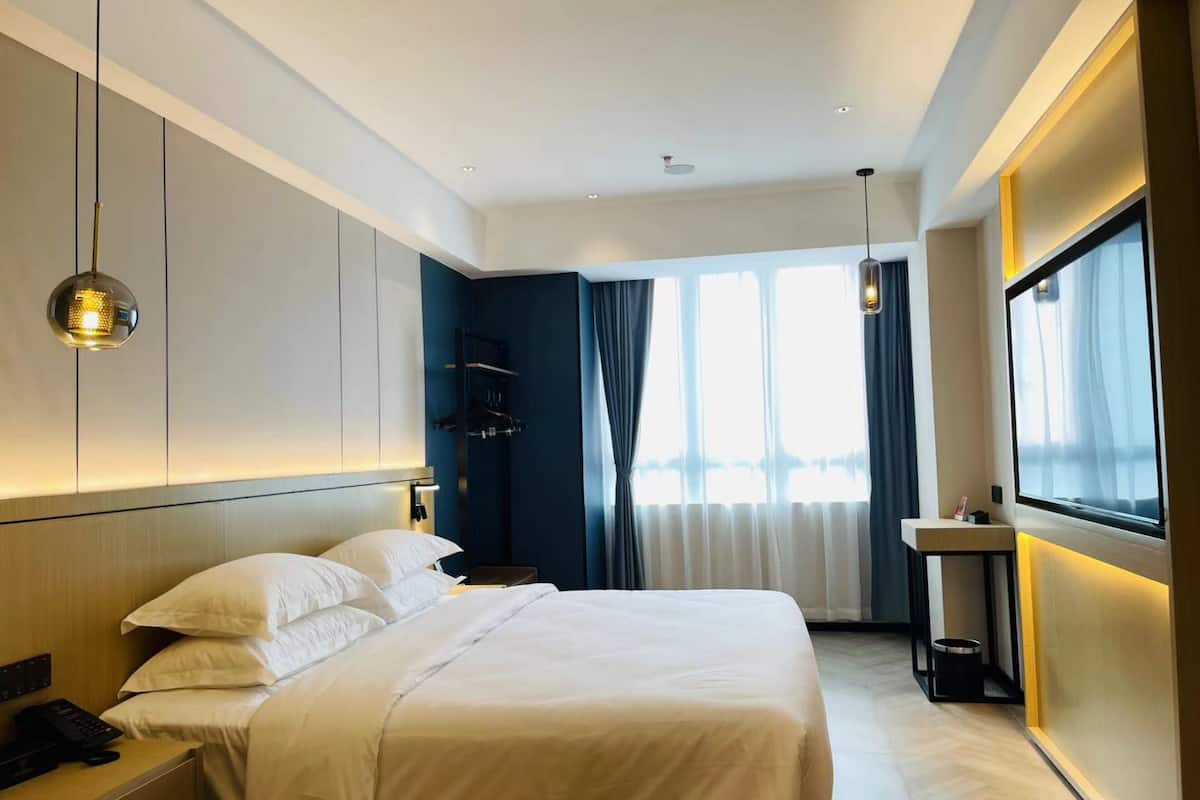 Suite de lujo, vistas a la ciudad | Escritorio, espacio para trabajar con un portátil, wifi gratis