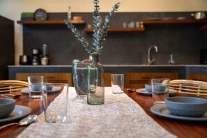 Leilighet – superior, privat basseng, 1. etasje | Spisestue