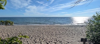Life's a Beach House -Perfect beachfront vacation rental