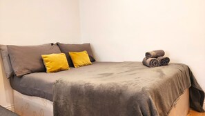 Schreibtisch, Bügeleisen/Bügelbrett, kostenloses WLAN, Bettwäsche