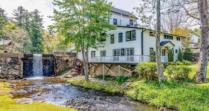 Lakeside condo, dog-friendly, AC, large porch, shared amenities, beach access, pool, tennis