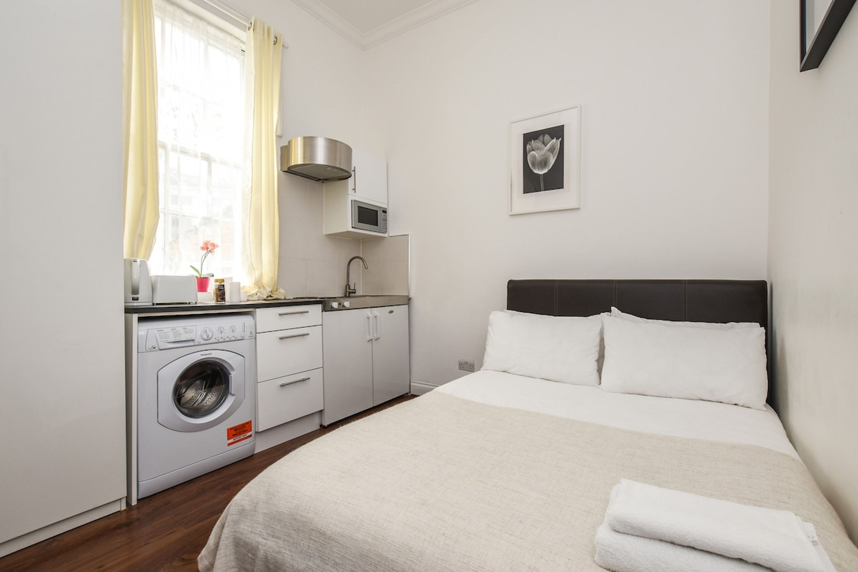 1 bedroom, iron/ironing board, WiFi (free), bed sheets