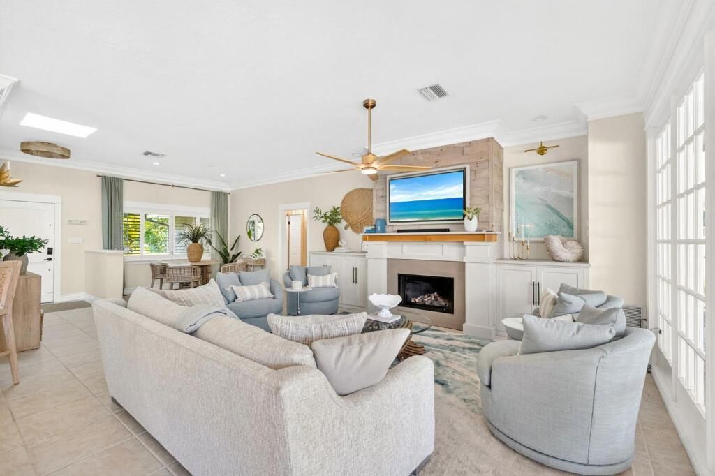 Family House, Patio, Canal View | Living area