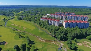 A golf course with a river, surrounded by a residential area with multi-story buildings. - 1BR Condo w/ Private Balcony & Full Kitchen (Branson)