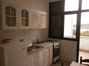 Apartment (Classic Two Bedroom Apartment with Ba) | Eigene Küche | Kühlschrank