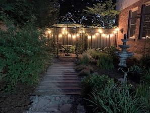 Outdoor dining - Lavender Cabin (Thamesford)