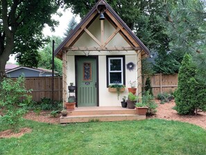 Exterior detail - Lavender Cabin (Thamesford)