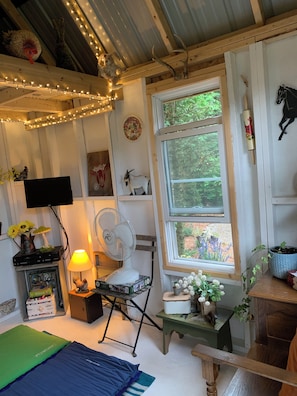 Room - Lavender Cabin (Thamesford)