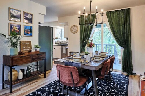 The Hideaway | Sleeps 6 | 10 mins from Airport