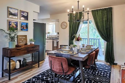 The Hideaway | Sleeps 6 | 10 mins from Airport