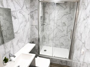 Bathroom - Modern Flat Close to EMA Airport 3 (Long Eaton)