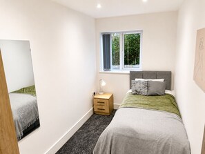 Room - Modern Flat Close to EMA Airport 3 (Long Eaton)