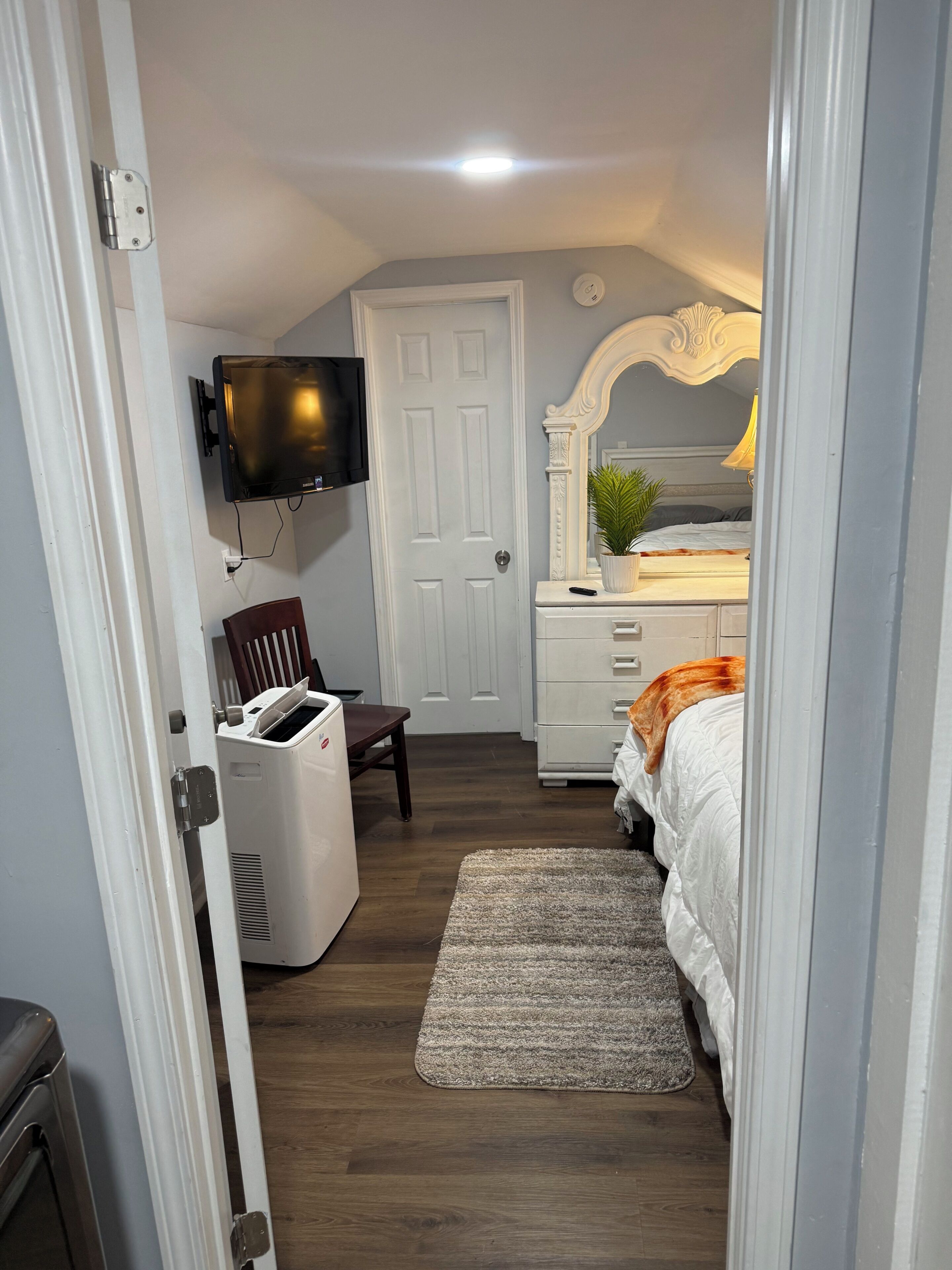 2 habitaciones, tabla de planchar con plancha, wifi y ropa de cama 