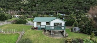 Little Kowhai - Te Kaha Holiday Home