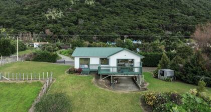 Little Kowhai - Te Kaha Holiday Home
