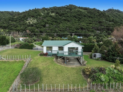 Little Kowhai - Te Kaha Holiday Home
