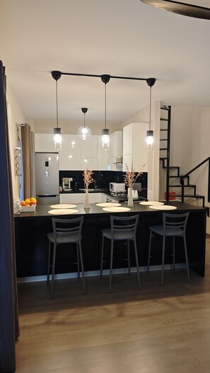 Private kitchen - LASCARI APARTMENT NEAR CEFALÙ, THE BEACH, AND THE SHUTTLE BUS (Lascari)
