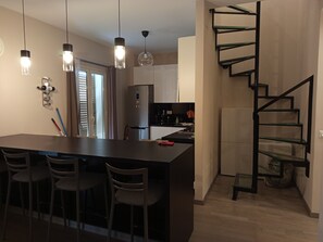 Private kitchen - LASCARI APARTMENT NEAR CEFALÙ, THE BEACH, AND THE SHUTTLE BUS (Lascari)
