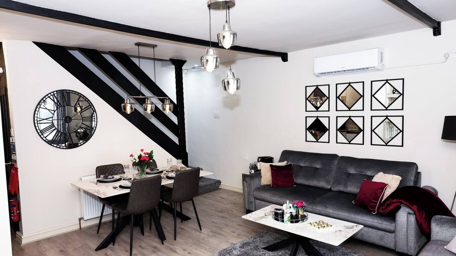 Contactors Welcome - Wifi - Games Room & Air Con