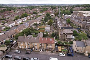 House, 3 Bedrooms, Fireplace | Exterior - Contactors Welcome - Wifi - Games Room & Air Con (Bradford)