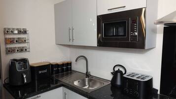 House, 3 Bedrooms, Fireplace | Interior