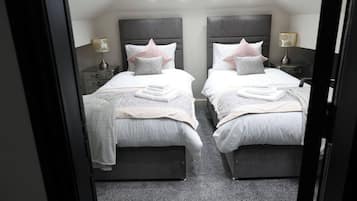 House, 3 Bedrooms, Fireplace