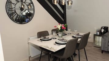 House, 3 Bedrooms, Fireplace | Dining room