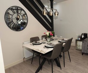 House, 3 Bedrooms, Fireplace | Dining room - Contactors Welcome - Wifi - Games Room & Air Con (Bradford)