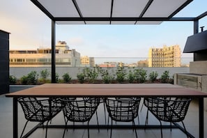 Outdoor dining - Geko l Splendid Loft steps from Kennedy Park (Miraflores)