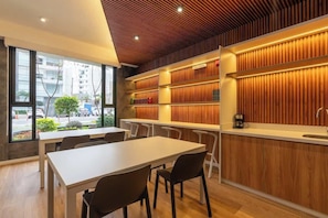 Dining - Geko l Astounding 2BR w/ Parking in Miraflores (Miraflores)