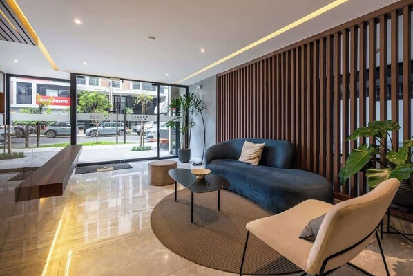 Lobby - Geko | Modern 2BR w/Balcony & Pool in Miraflores (Miraflores)