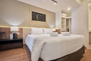Iron/ironing board, travel cot, WiFi, bed sheets - Geko | Modern 2BR w/Balcony & Pool in Miraflores (Miraflores)