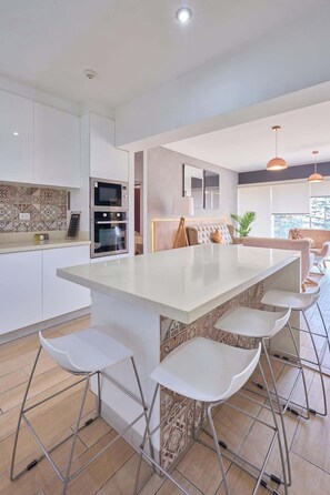 Dining - Geko| Bright 3BR with Balcony and natural view (Barranco)