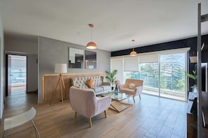TV, offices - Geko| Bright 3BR with Balcony and natural view (Barranco)