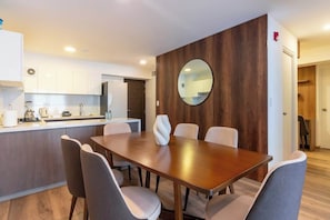 Dining - Geko| Richly-Toned 3BR near Larcomar in Miraflores (Miraflores)