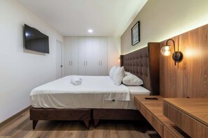 Iron/ironing board, travel cot, WiFi, bed sheets - Geko| Richly-Toned 3BR near Larcomar in Miraflores (Miraflores)