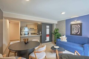 TV, offices - Geko | Chic 2BR Retreat steps from the Malecón (Miraflores)