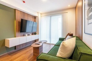 TV - Geko l Hidden Gem 1BR w/Balcony in San Isidro (Miraflores)