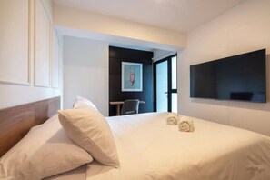 Iron/ironing board, travel cot, WiFi, bed sheets - Geko l Hidden Gem 1BR w/Balcony in San Isidro (Miraflores)