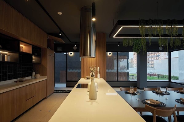 Dining - Geko | Spacious 3BR with A/C & Luxury Design (Miraflores)